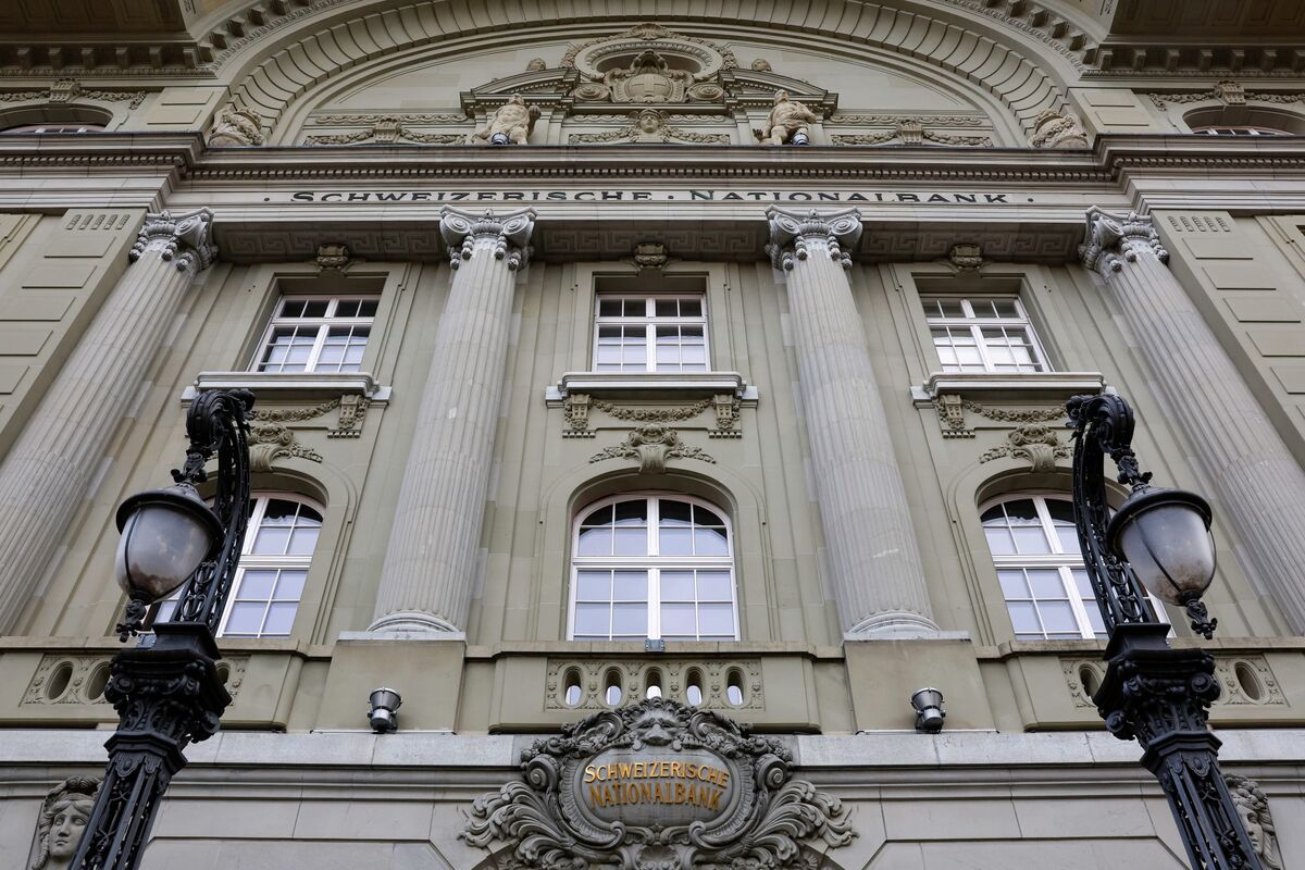 Swiss National Bank Returns to Profit as Stocks Rally Offsets Gold Losses