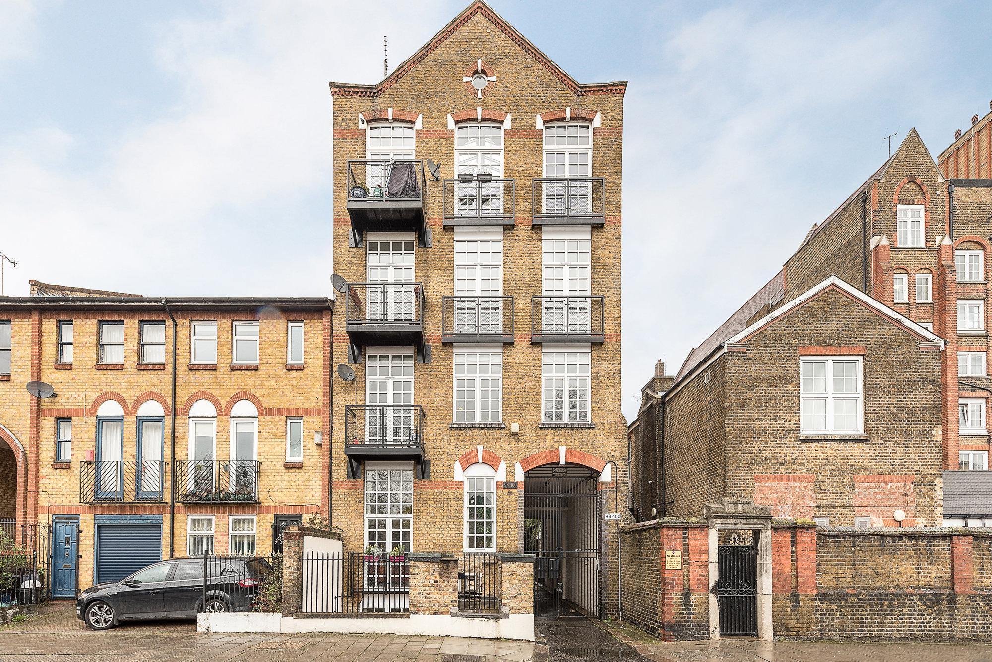 The Unlikely Places in London to Buy a £1 Million Penthouse - Bloomberg