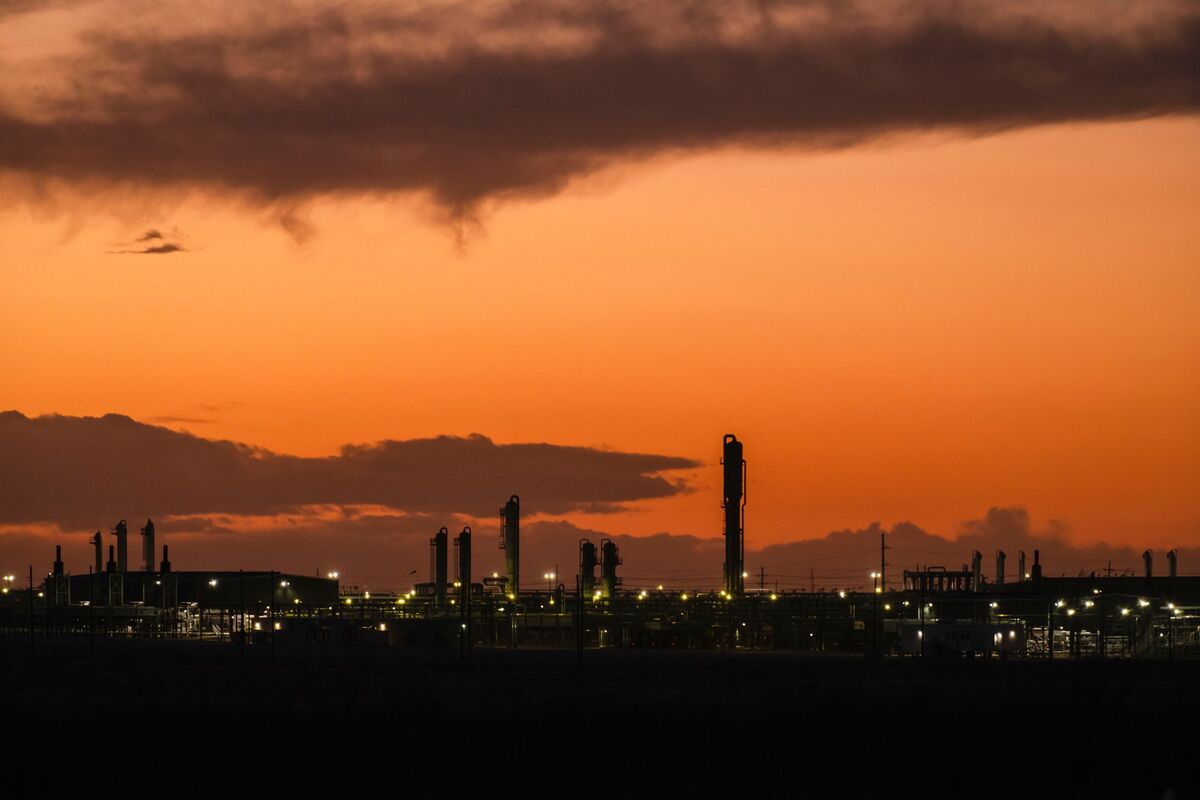 Energy Transfer Delays Lake Charles LNG Project Decision to 2026