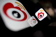 Sina Said to Pick Banks for $500 Million Microblogging Unit IPO