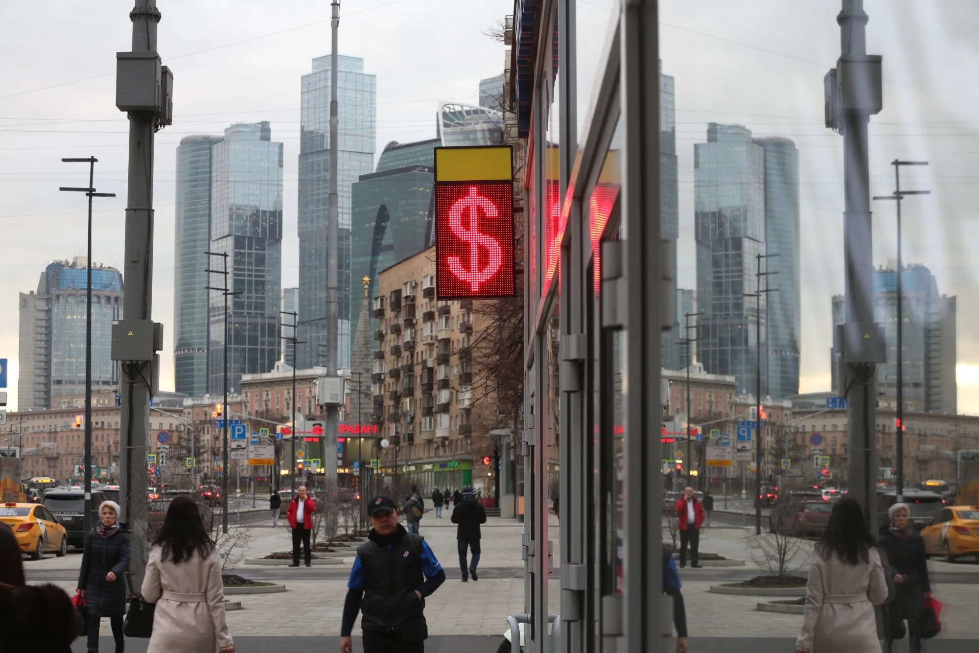 An electronic board displays a U.S. dollar exchange sign above an exchange bureau in Moscow.