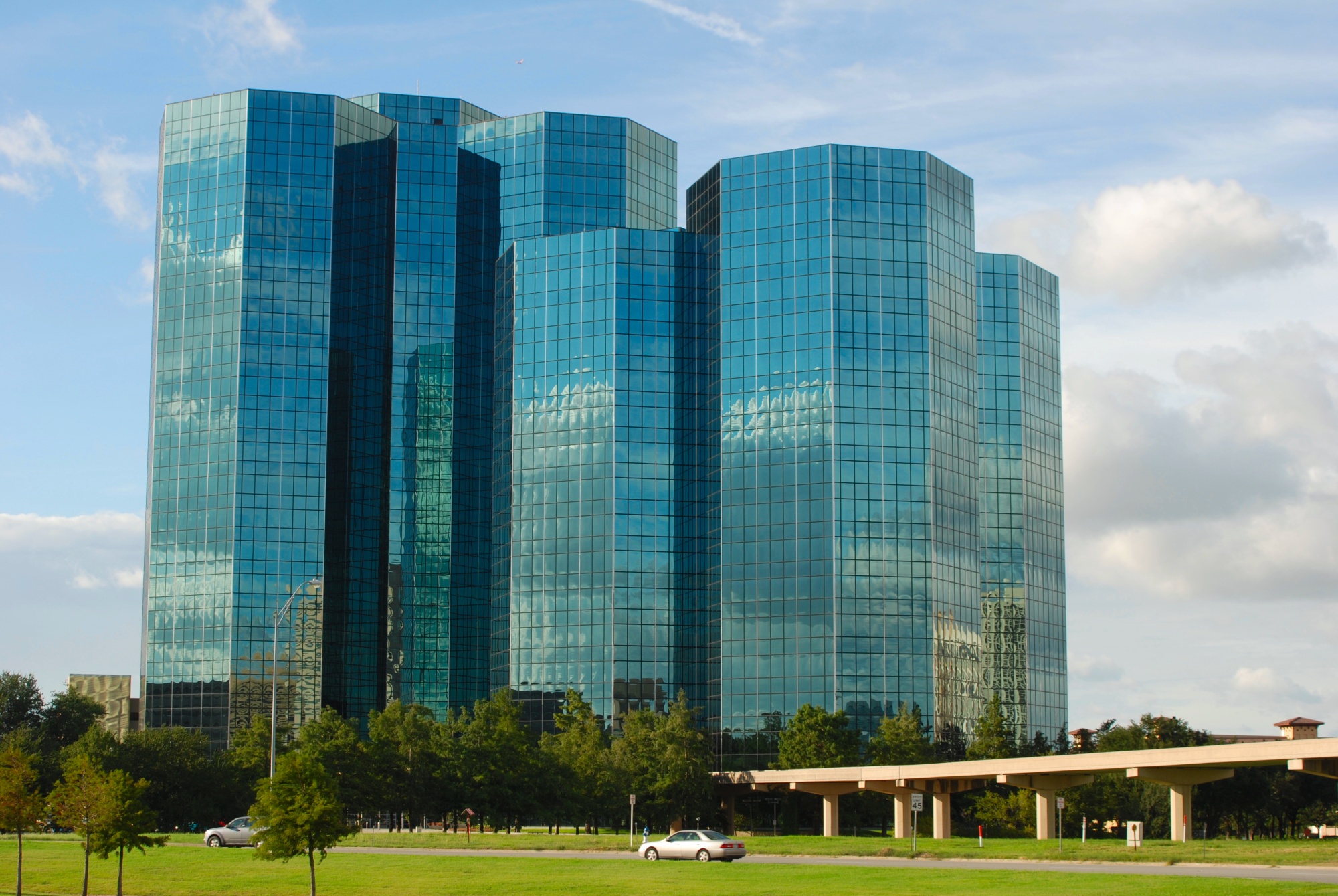 The Xerox Centre in Las Colinas, built&nbsp;in 1982 and now known as the Urban Towers, boasted&nbsp;its own&nbsp;monorail station.&nbsp;