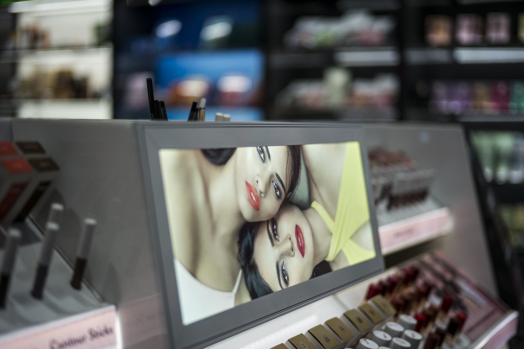 nykaa-ipo-india-beauty-startup-soars-89-in-trading-debut-bloomberg