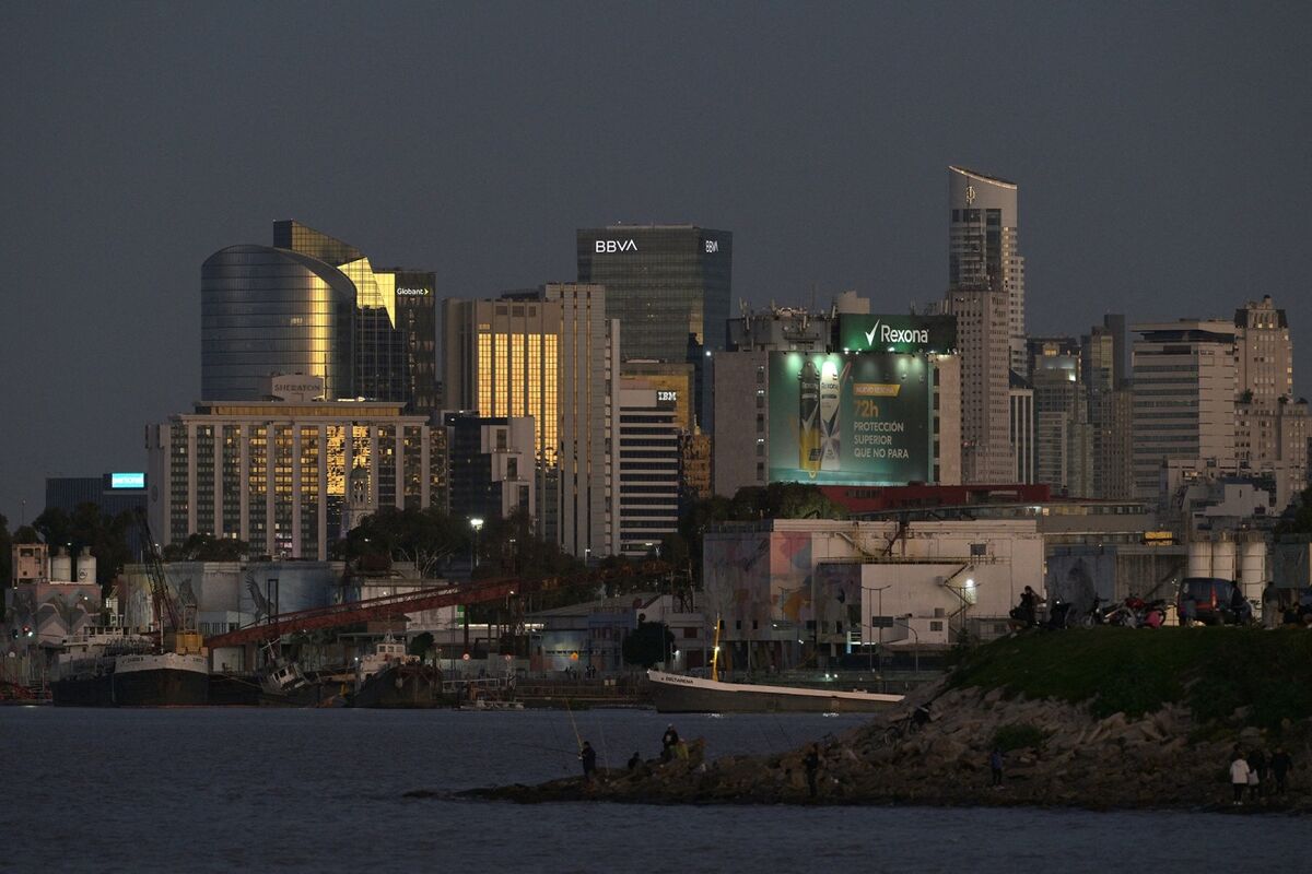Argentina Secures World Bank Backing for $2 Billion Private Loan
