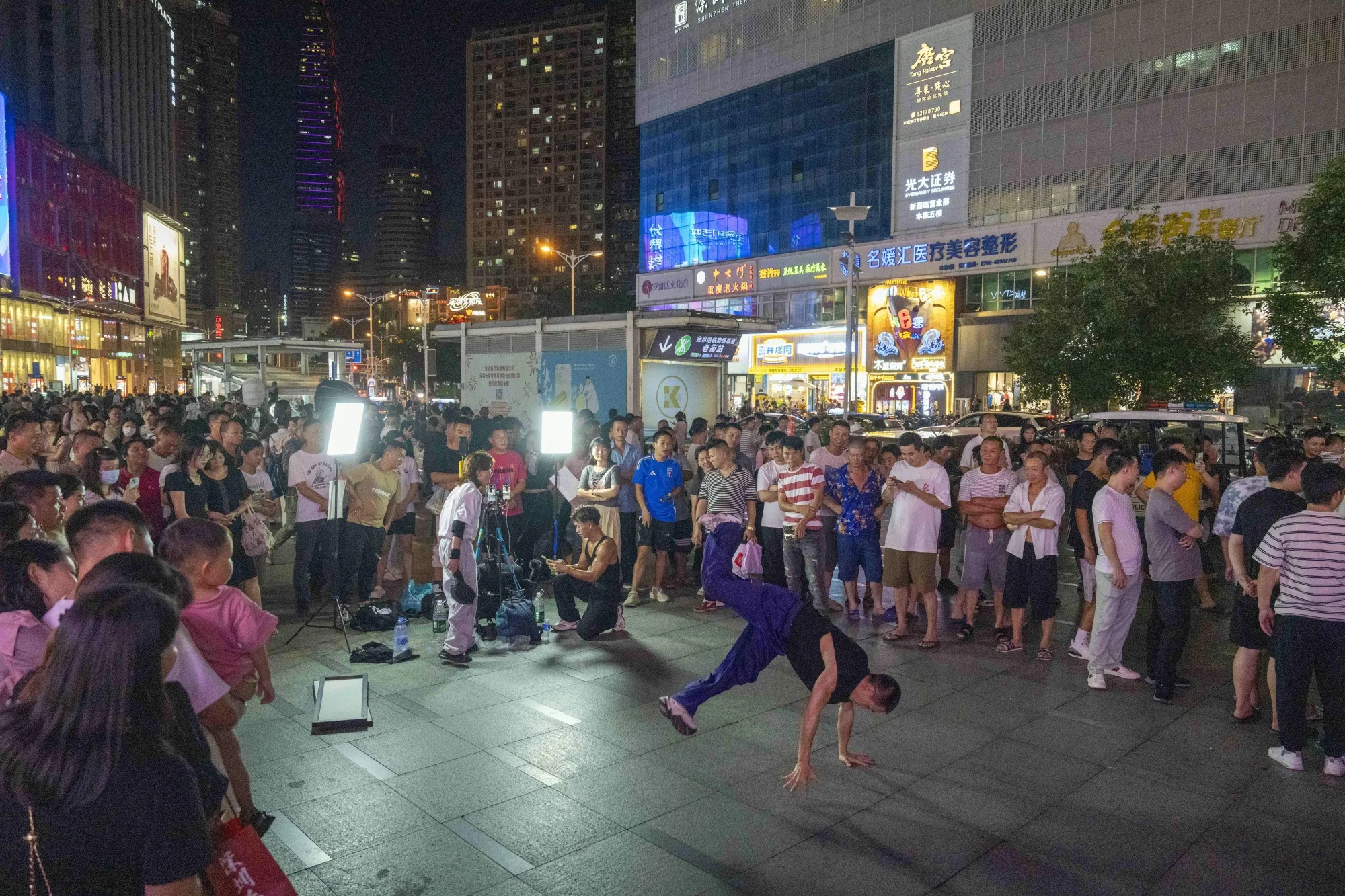 Hong Kong expats are likely&nbsp;to head to Shenzhen soon.