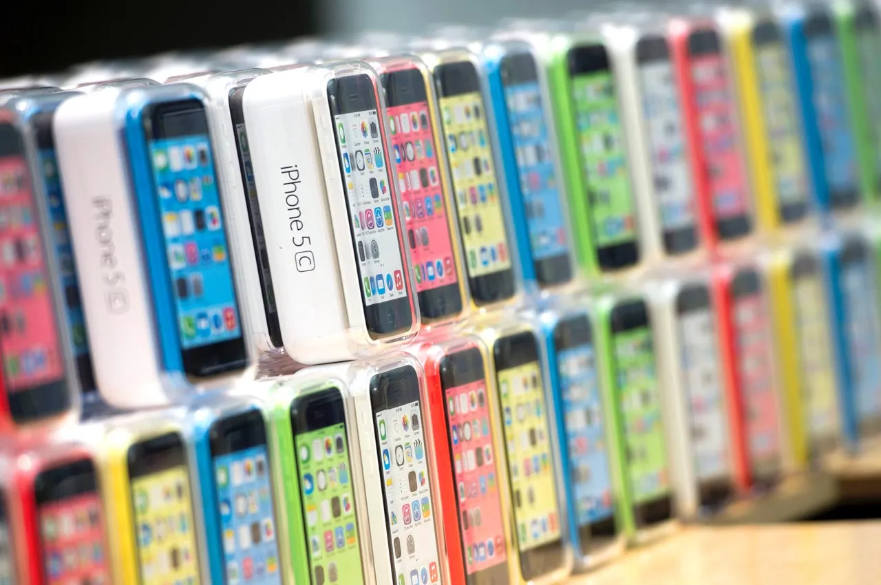 Apple Inc. iPhone 5c devices are displayed during the launch at the company's store in Palo Alto, Calif. on Sept. 20, 2013. Photographer: David Paul Morris/Bloomberg