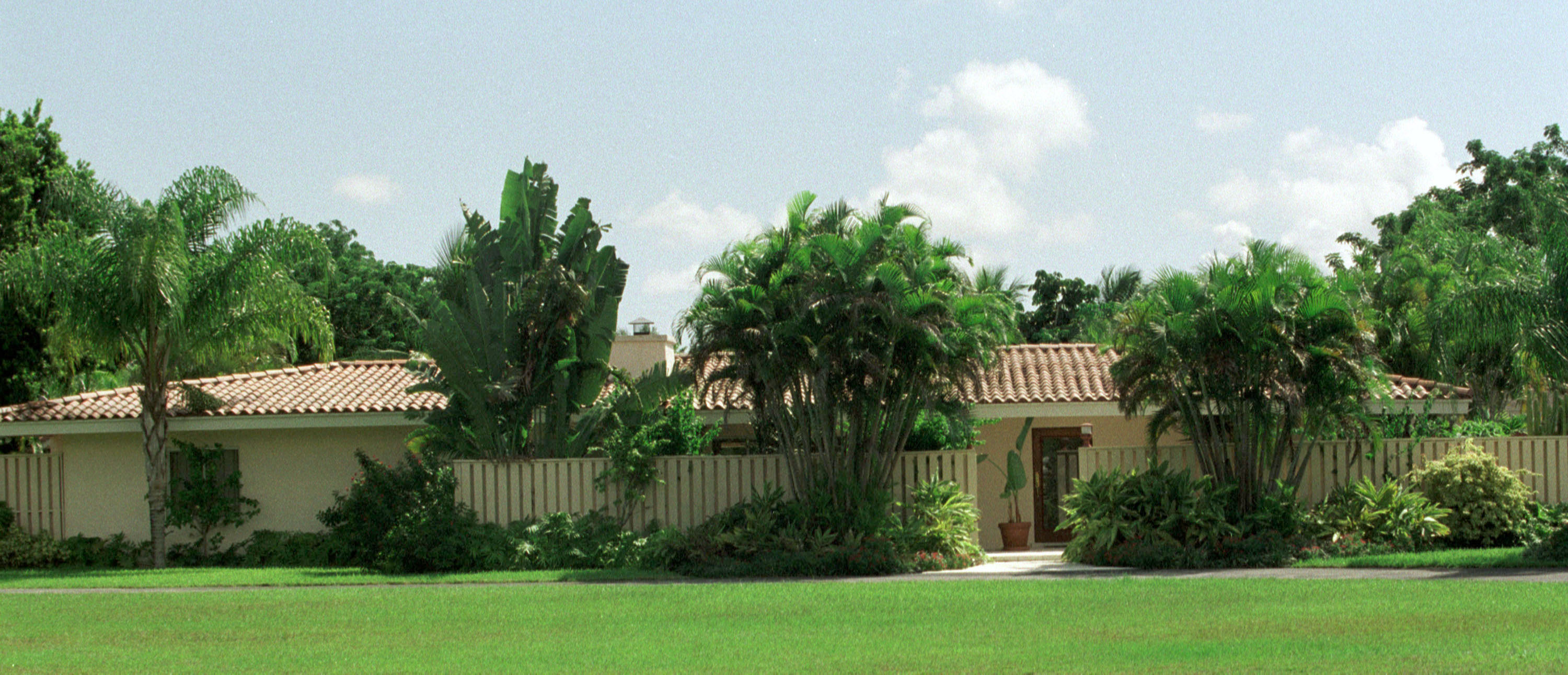 Florida House Where O.J. Simpson Lived Listed for 1.3 Million Bloomberg