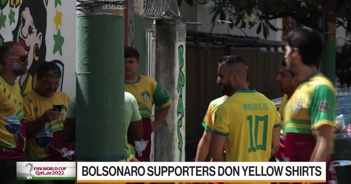 Brazil Soccer: Politics Hits the Famous Yellow and Green Jersey - Bloomberg