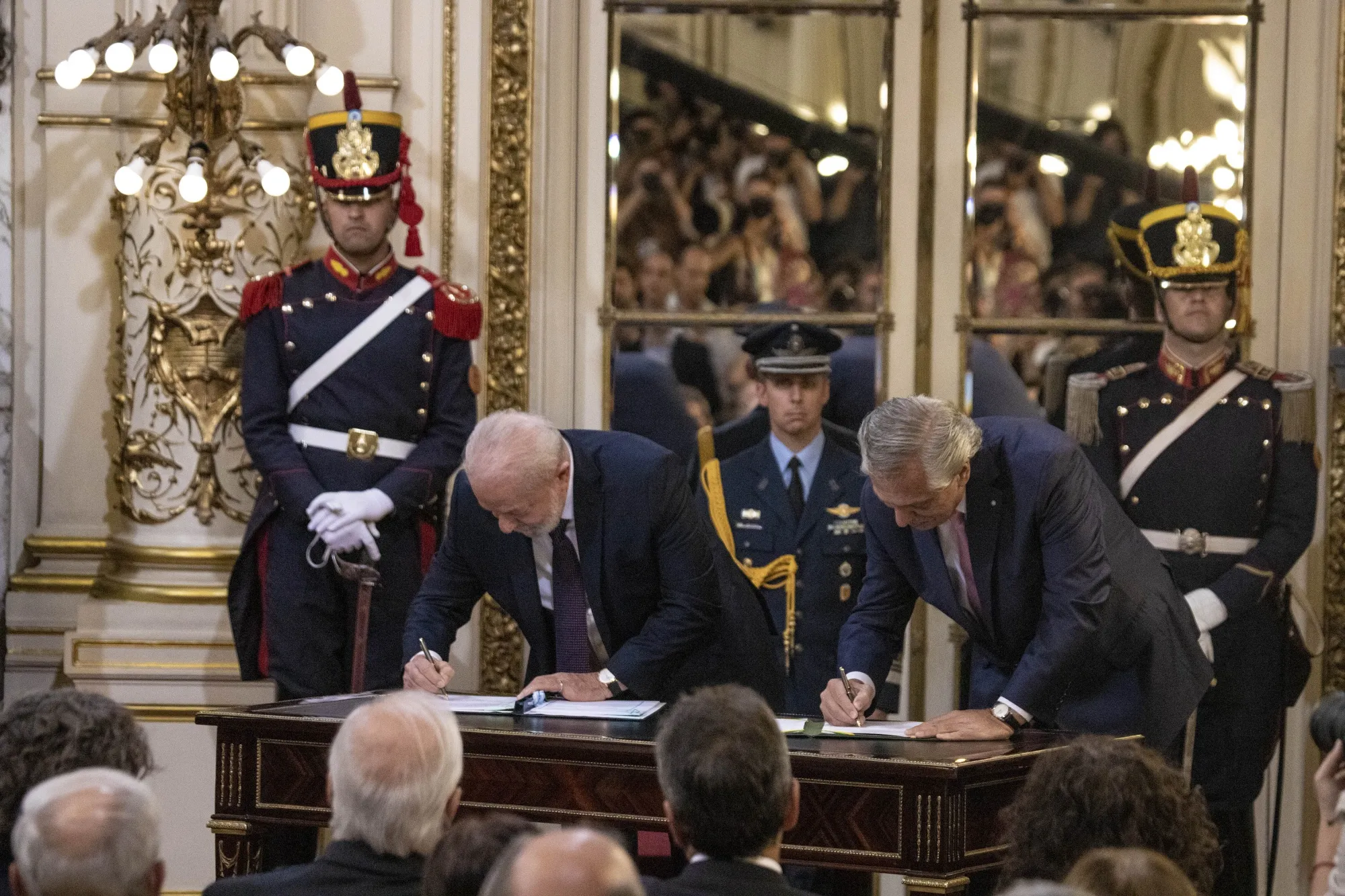 Brazil, Argentina Not Working on a Single Currency - Bloomberg