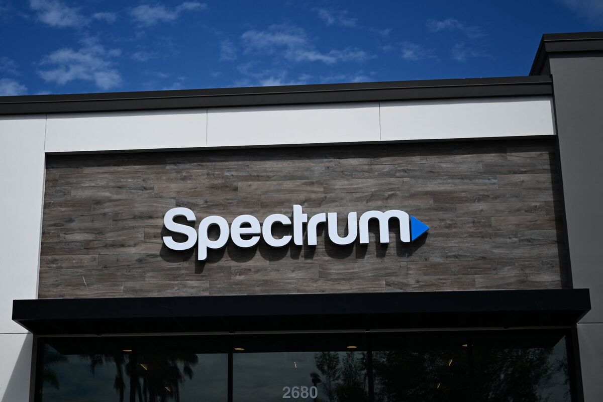 Spectrum Owner Selling $2 Billion Bond to Fund Possible Buyback - Bloomberg