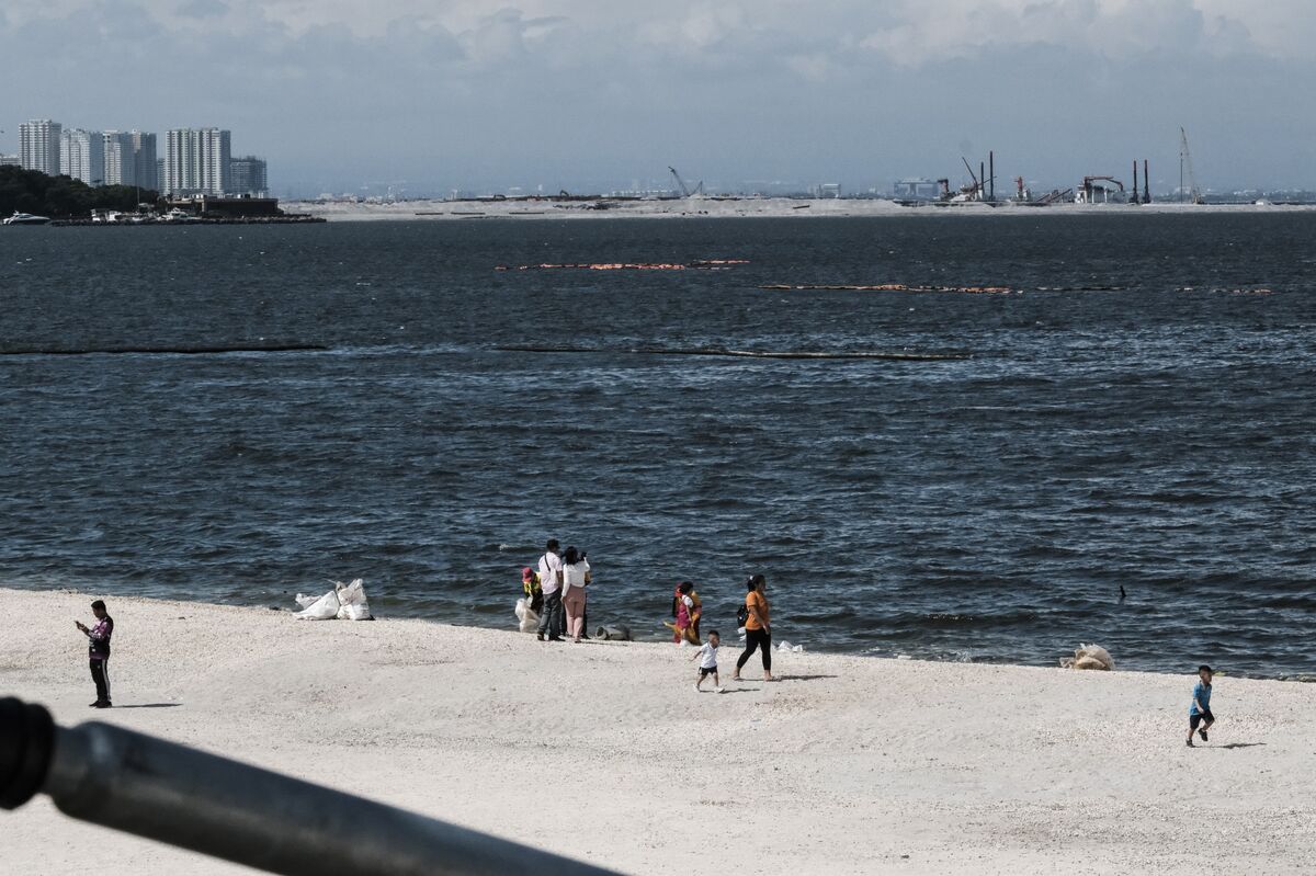 Chinese Firms Dominate Bids for Philippine Bridge Project as Sea Tensions Linger