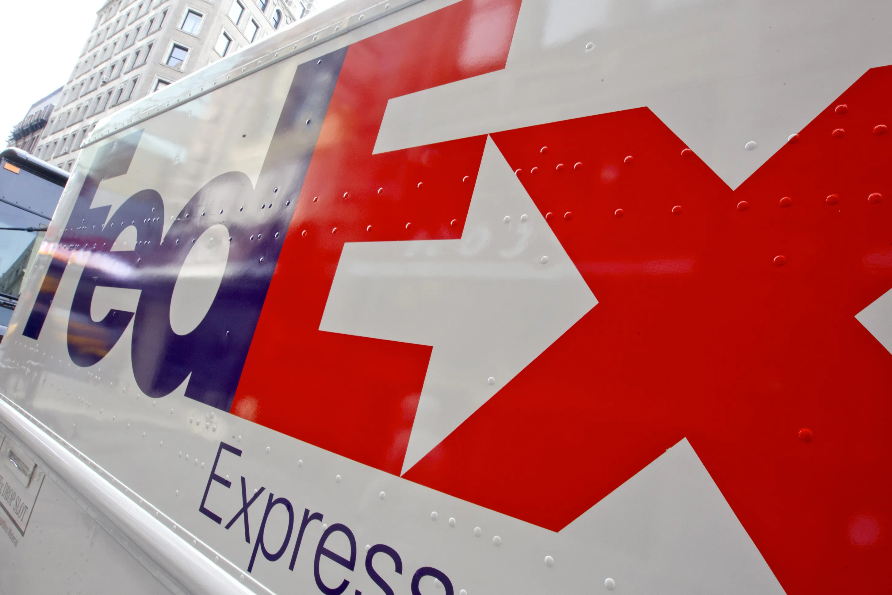 FedEx Profit Trails Estimates As Shipment Growth Slows