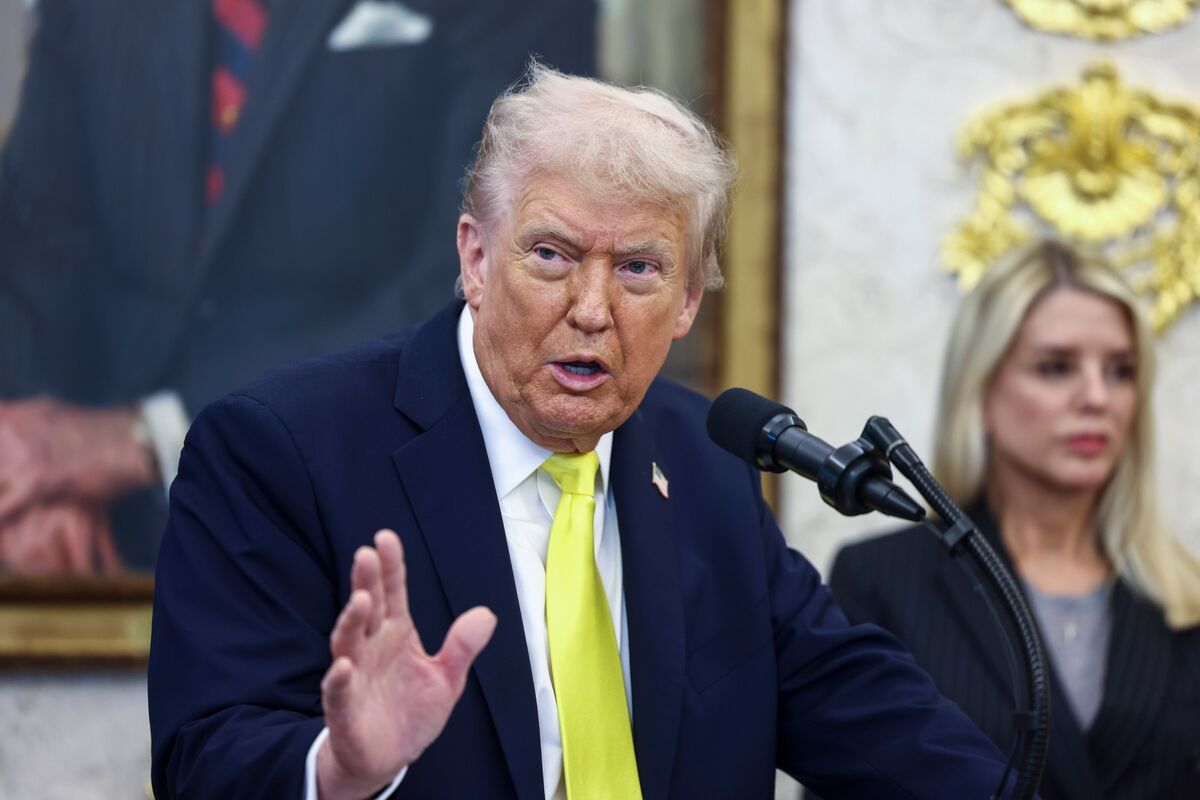 Trump Says $20 Billion Project Schumer Wants 'Pretty Much Dead' - Bloomberg