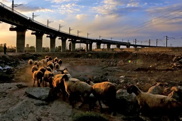 Xinjiang’s first high-speed railway, which will be 1,776 kilometers long