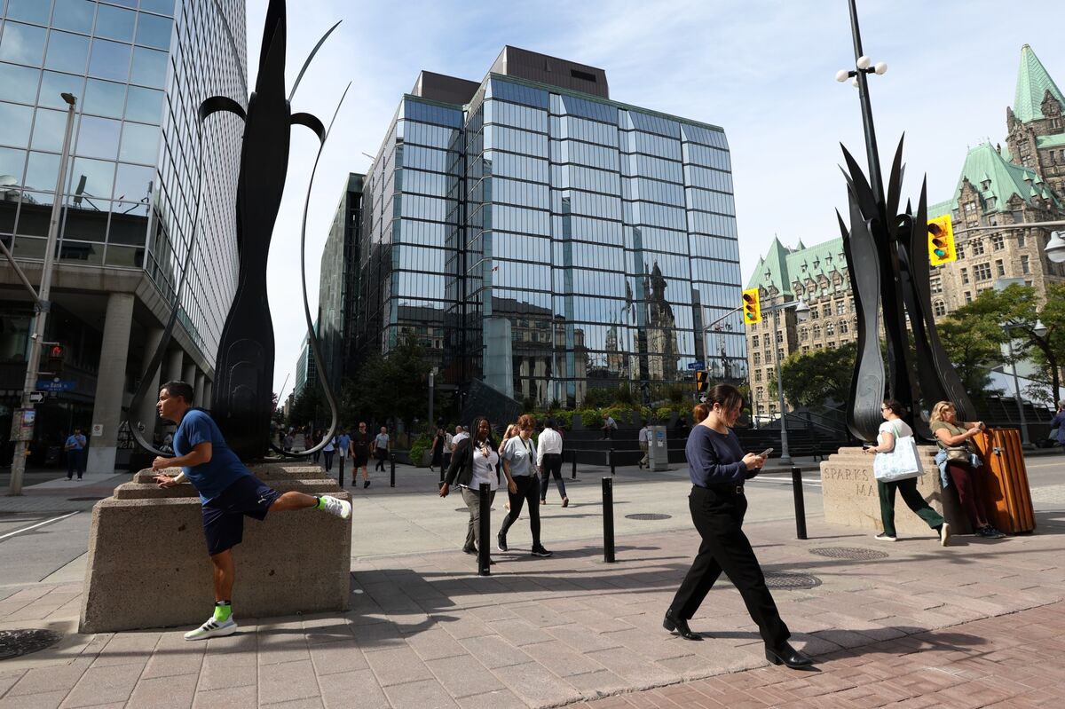 Bank of Canada Weighed September Pause Amid Consumption Strength