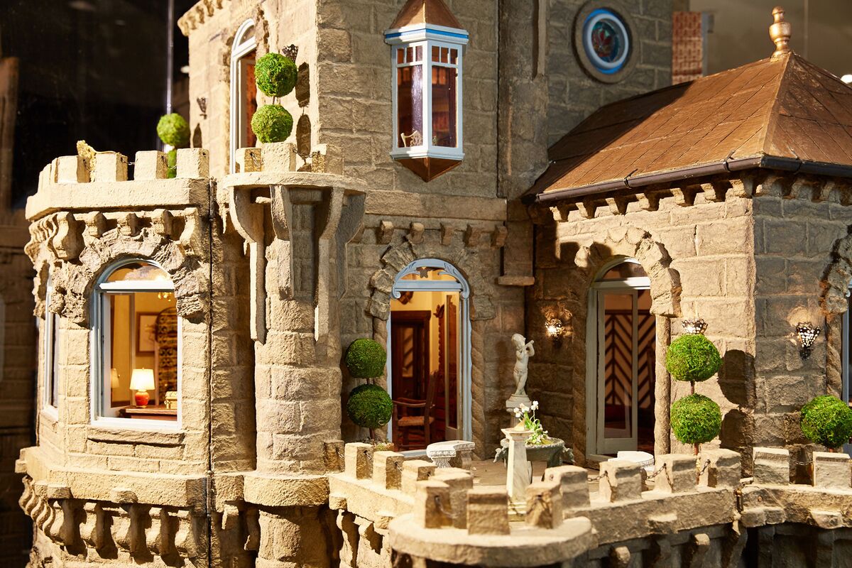 world's biggest dollhouse