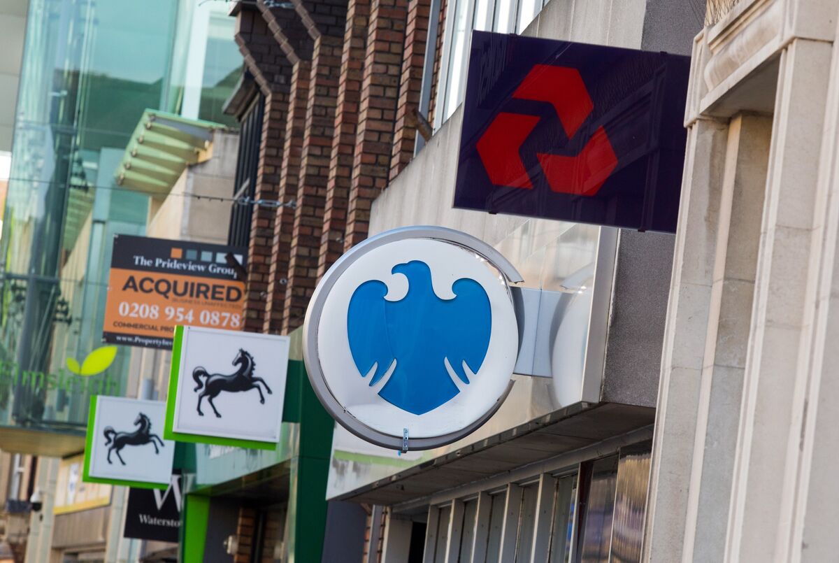 UK Lenders Slump as Reeves Faces Renewed Calls for Bank Tax