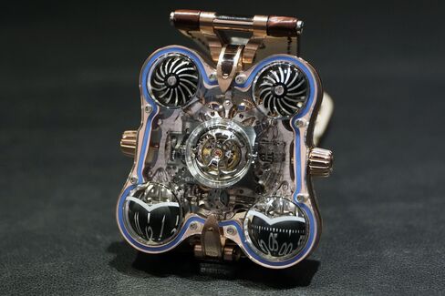 The sapphire front and back case let you see all the mechanics at work in the HM6 SV.