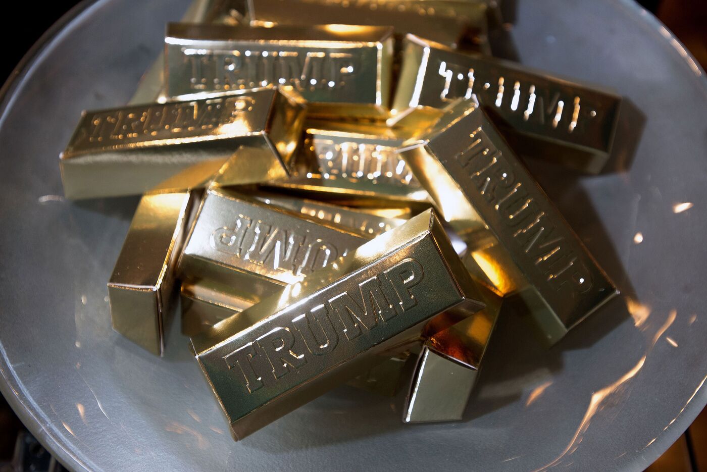 Breathtaking Trump Triggers A Gold Rush As Investors Flee The Us Scene Illustration Breathtaking Trump Triggers A Gold Rush As Investors Flee The Us Scene Illustration