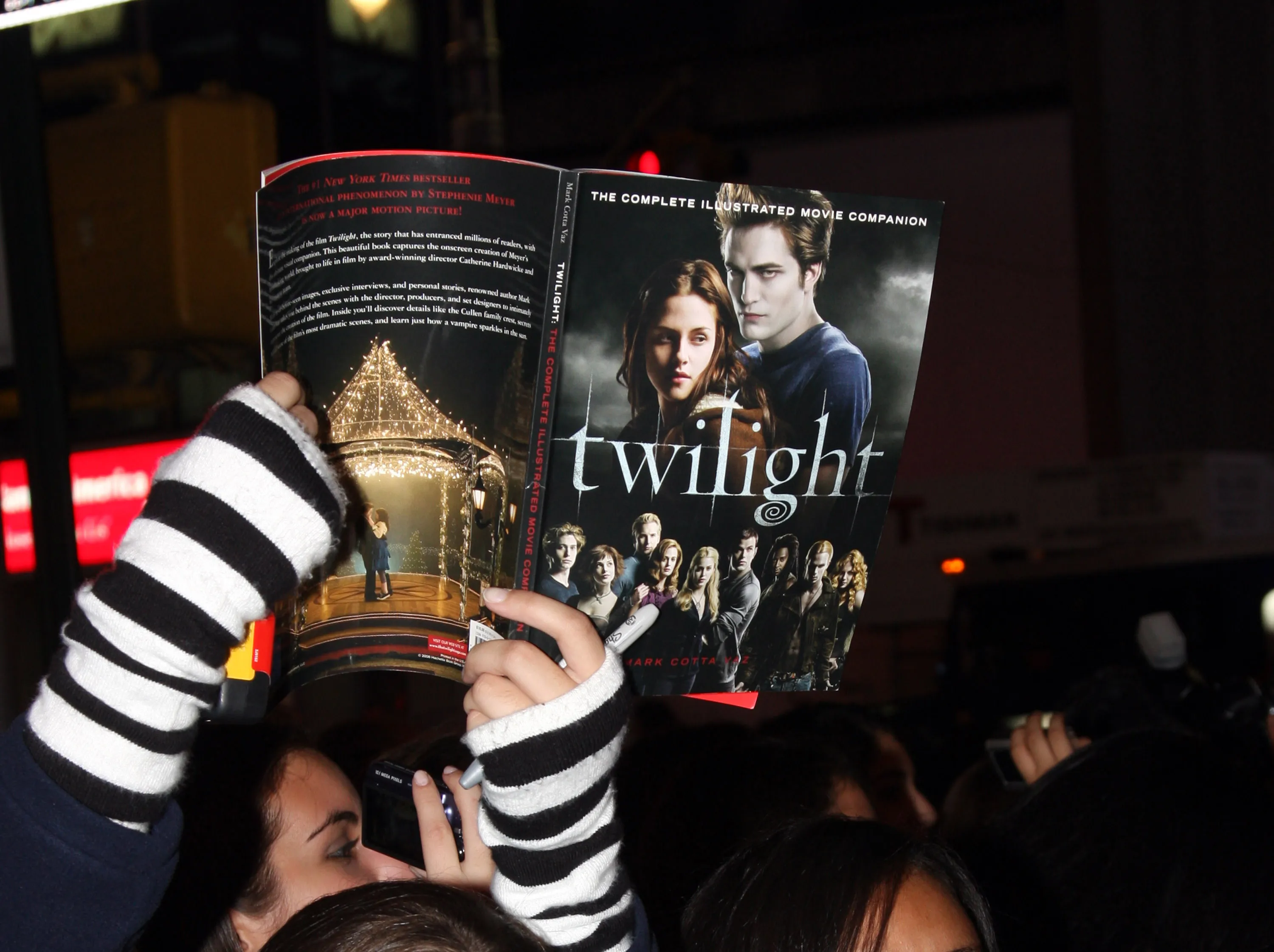 Robert Pattinson Visits Planet Hollywood