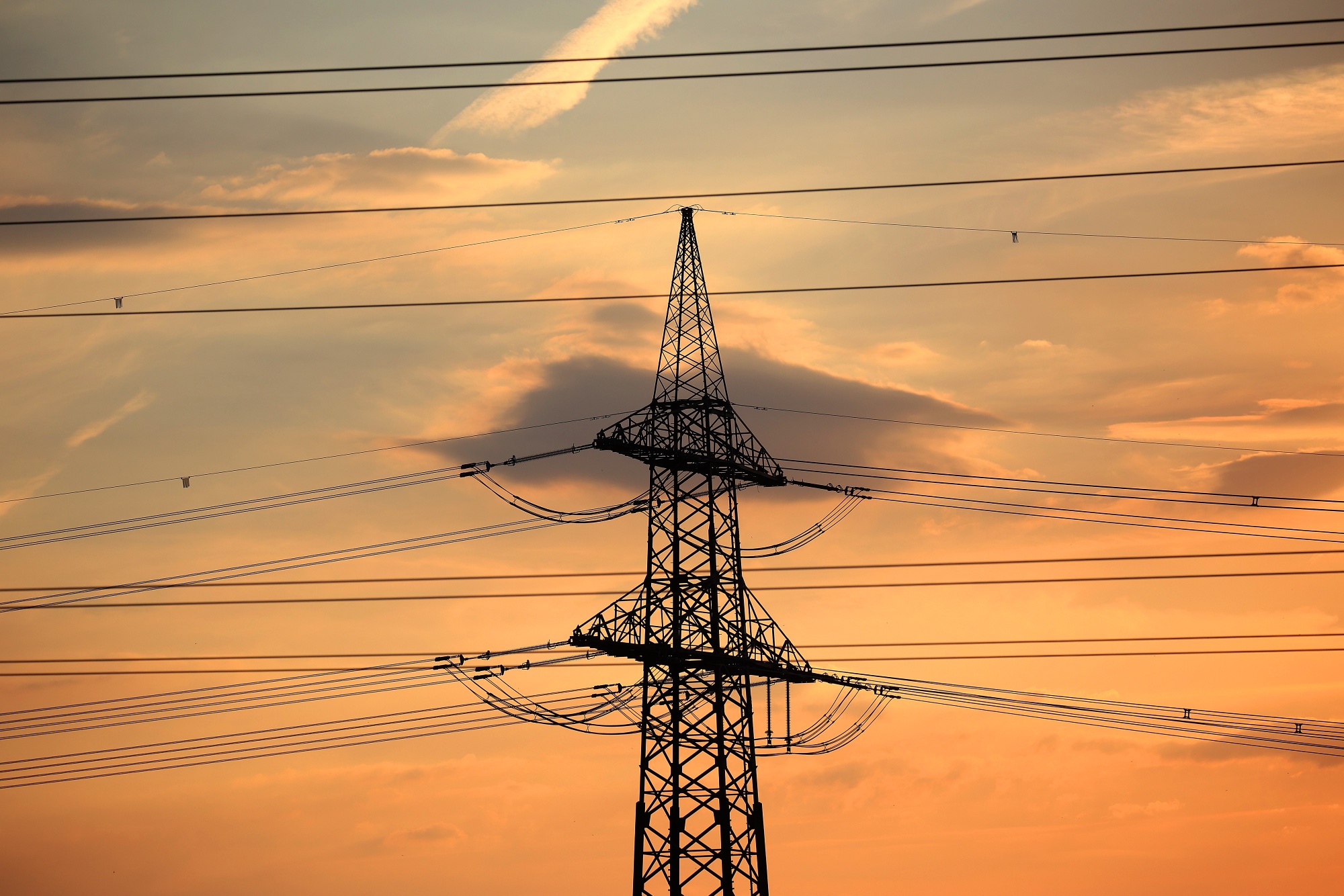 European Power Prices Fall to Two-Year Low - Bloomberg