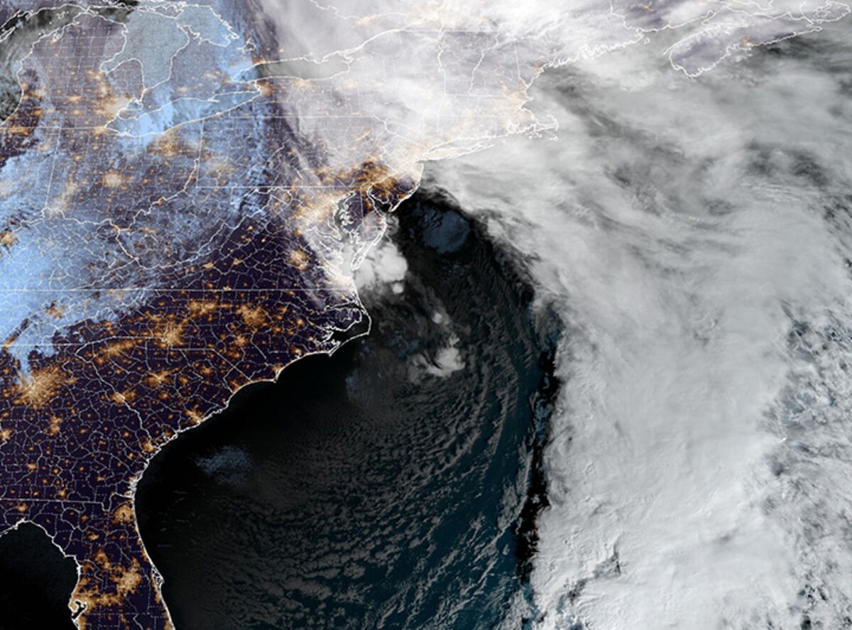 ‘Blockbuster’ Storm Knocks Out Electricity From New York To Virginia ...