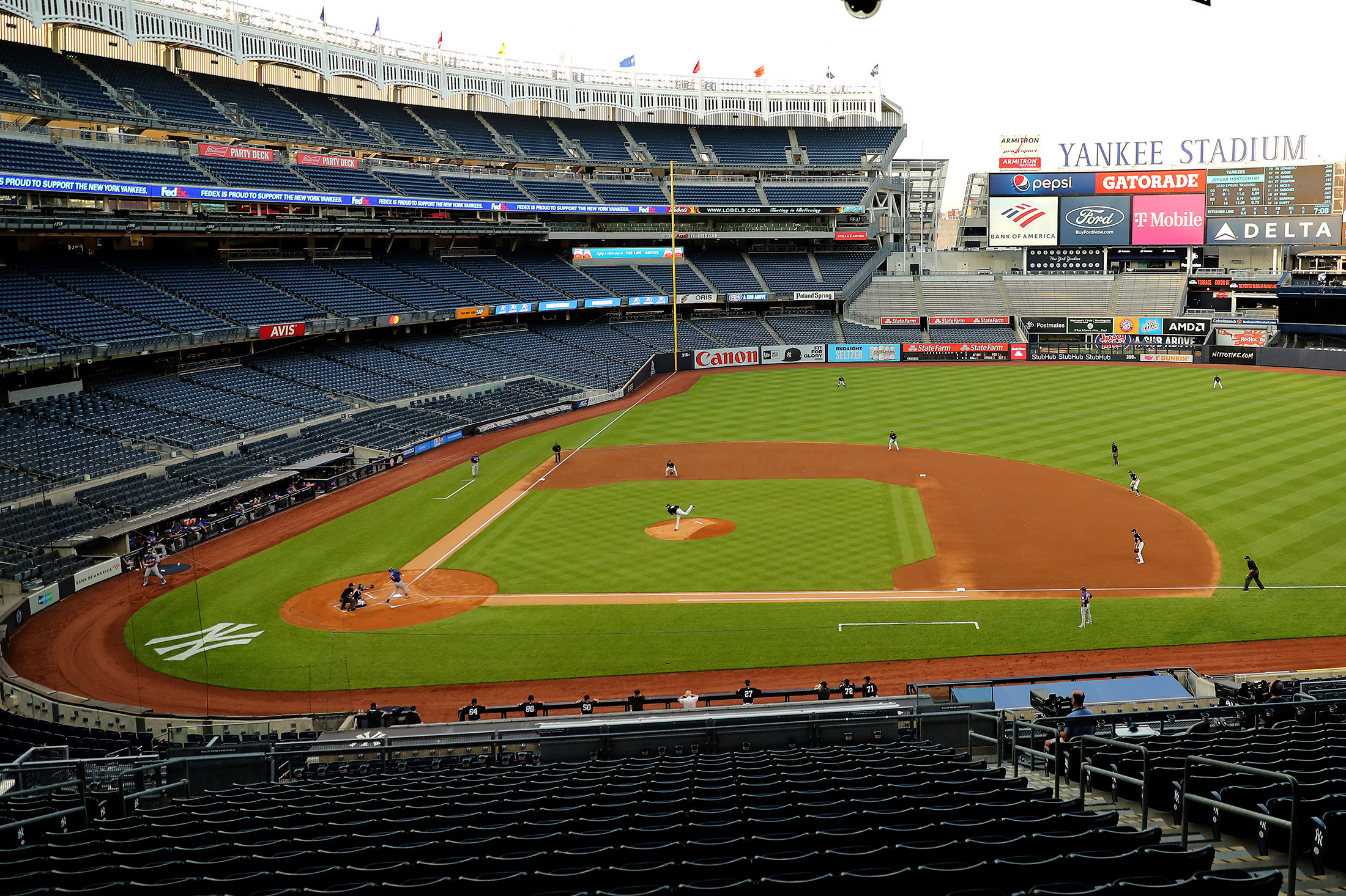 WASHINGTON, DC - APRIL 08: New York Mets assistant athletic