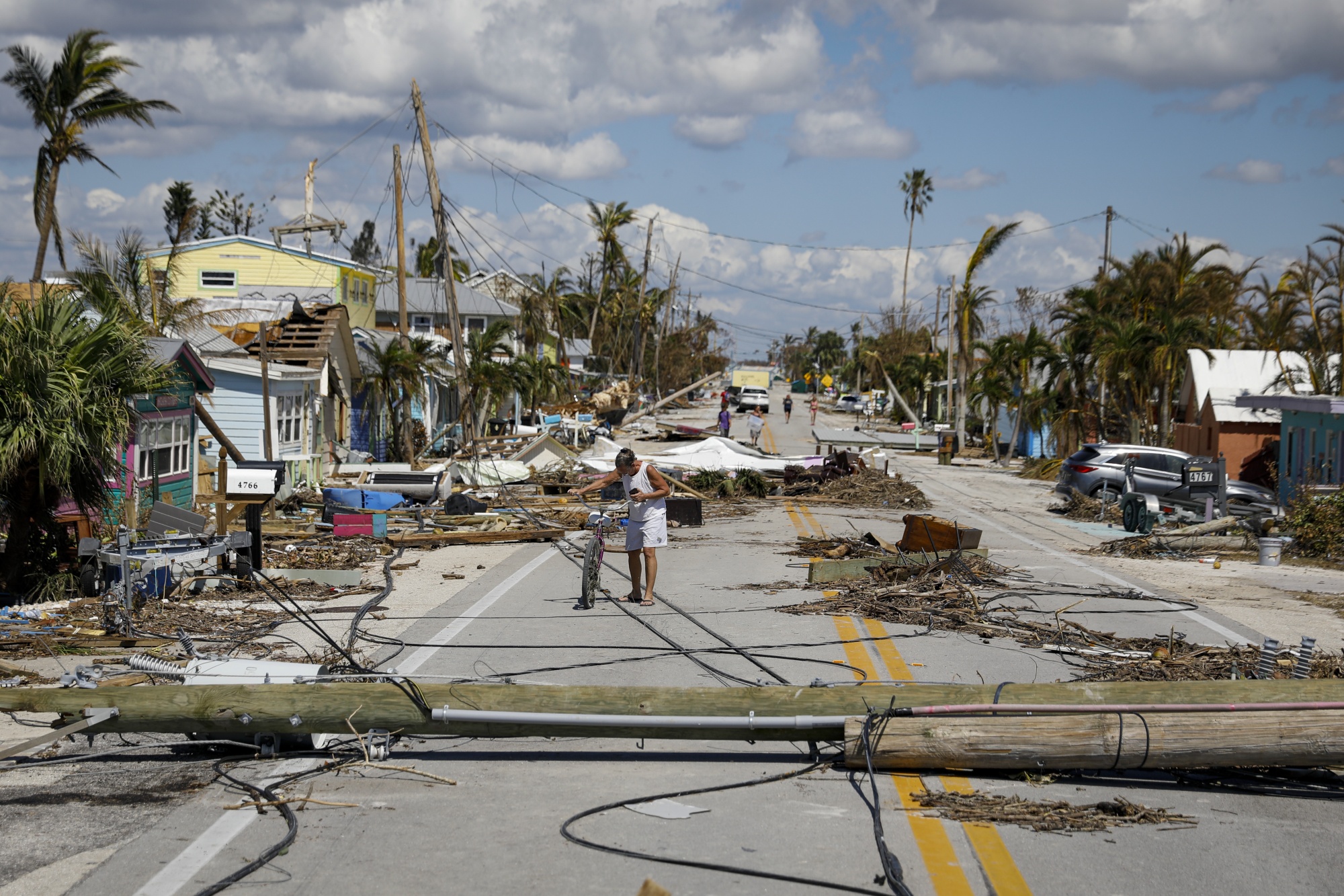 Feds Vow Major Aid for Hurricane Ian Victims Amid Rescues - Bloomberg