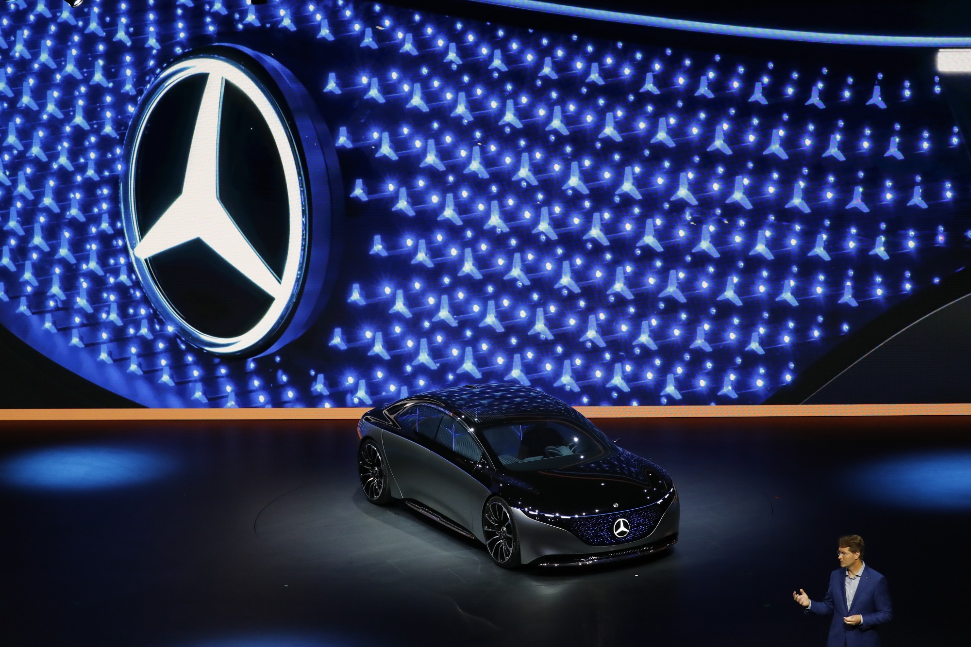 Mercedes Owner Daimler Must Wish It Had Kept That Tesla Stake Bloomberg