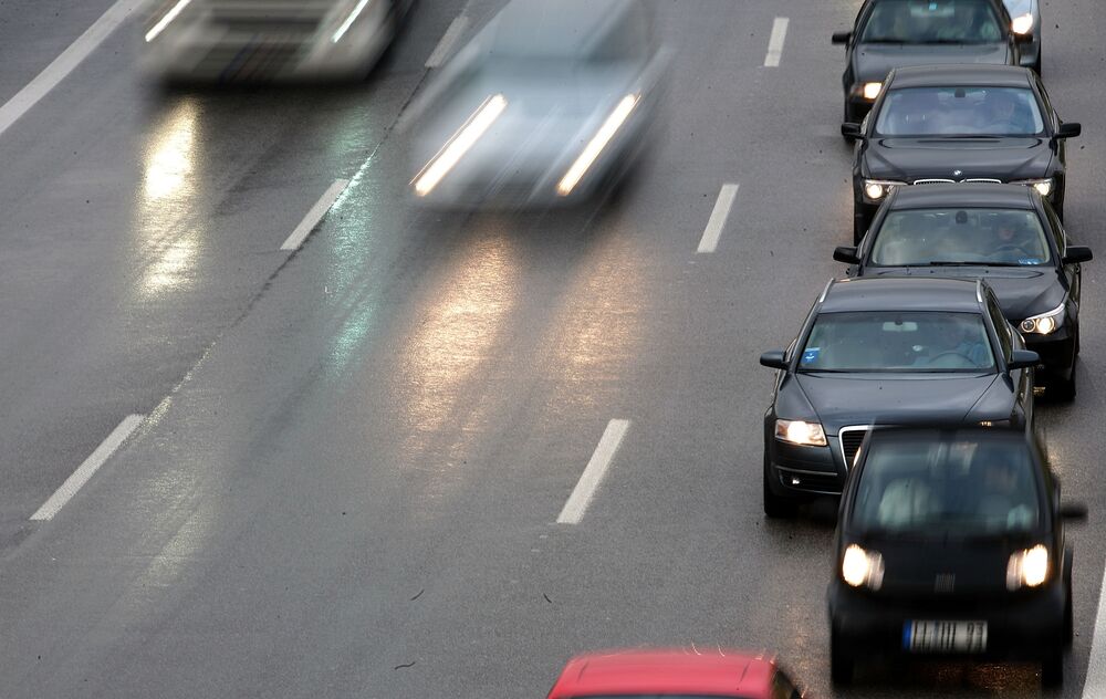 Speed Limit On The Autobahn It D Be Great For The Planet Fine For Teslas Bloomberg