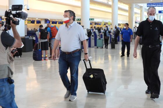Ted Cruz Gets a Pass From Republicans After Cancun Trip in Storm