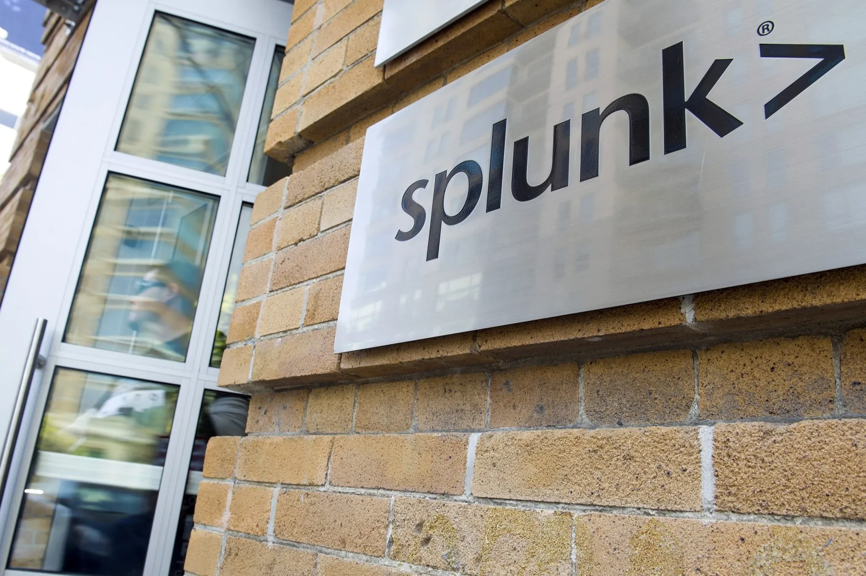 plunk Surges After Pricing Above Range in Web Data IPO