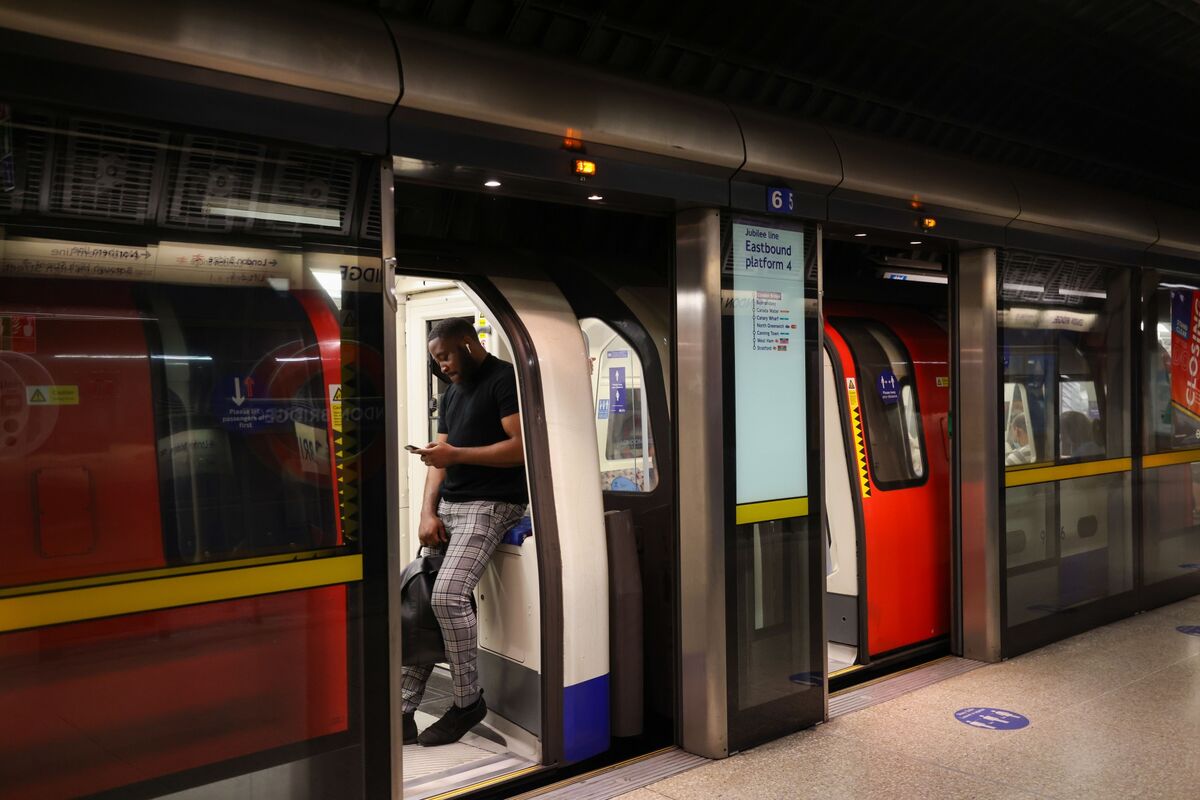 London Jubilee Line Upgrade Faces Further Setback Over Pandemic