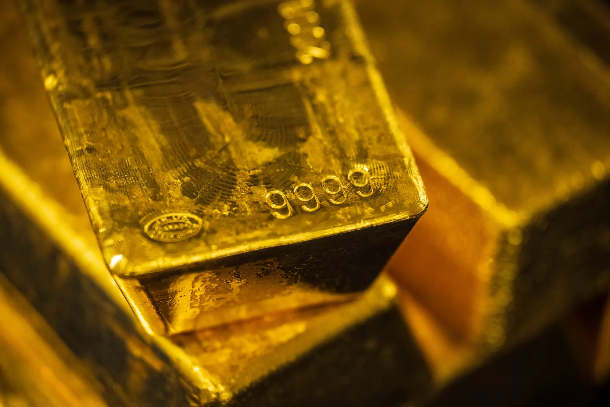 Inventories of gold in New York’s commodities exchange surged another 25% last month.