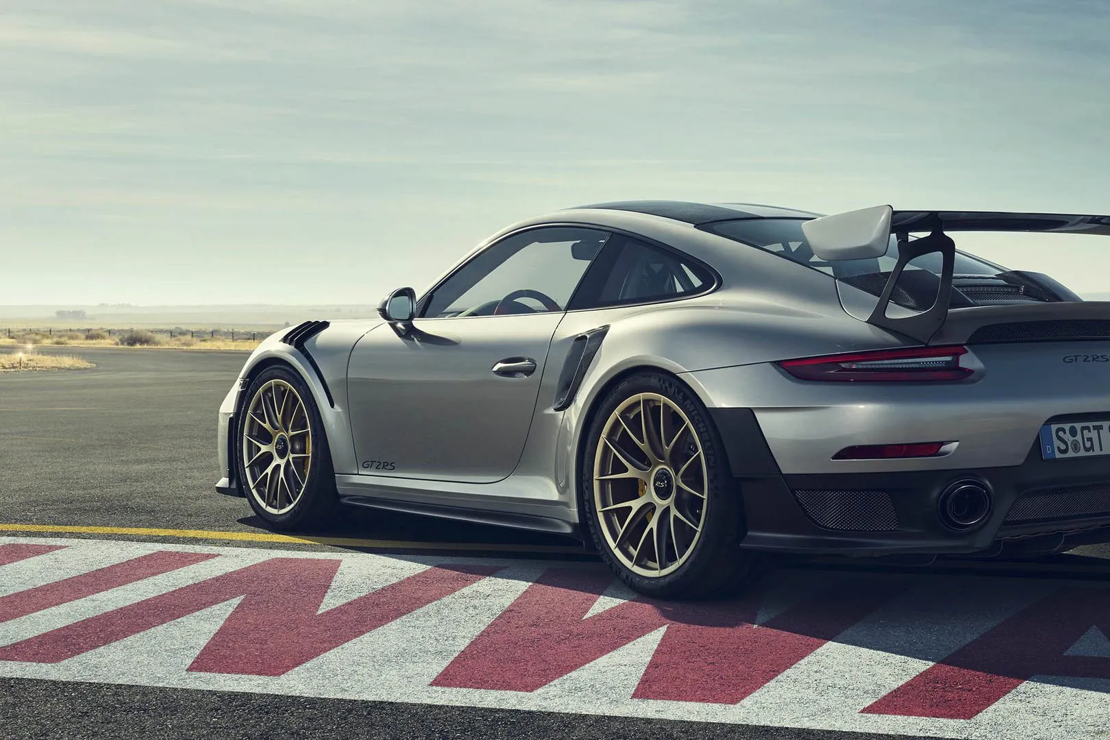 1506528170_porsche-record-01