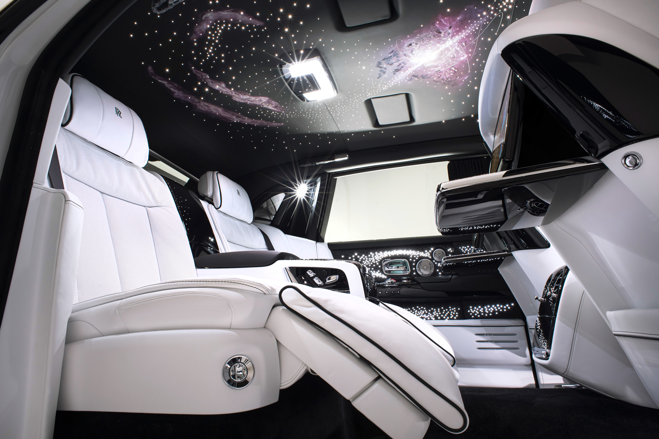 Which Cars Have the Most Comfortable Seats? Bold Luxury, Futuristic Tech -  Bloomberg