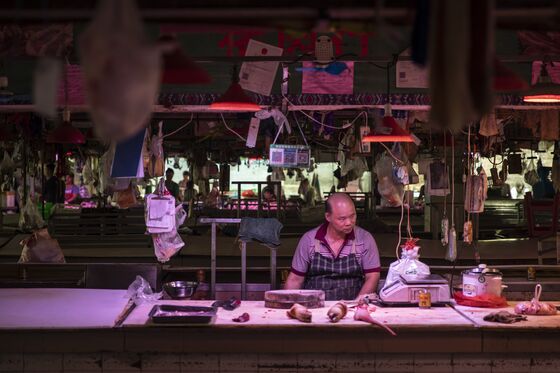 Chinese Consumers Escape Higher Prices as Factories Absorb Costs