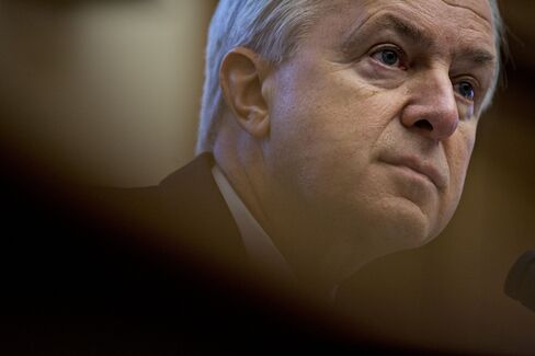 Wells Fargo CEO Stumpf Quits in Fallout From Fake Accounts 488x-1