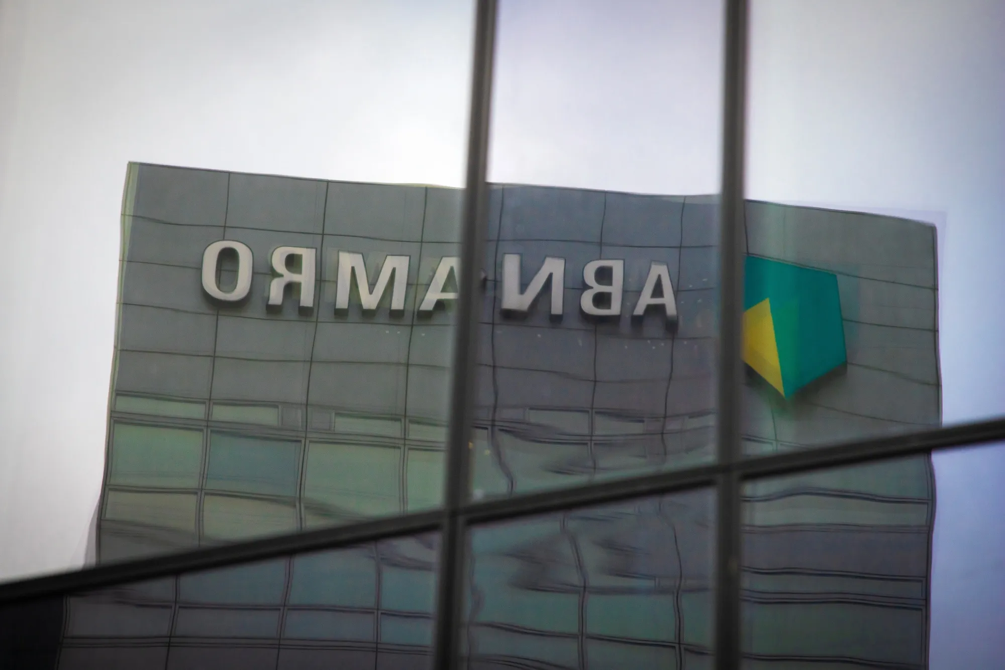 ABN Amro Drops as Lending Income, Buyback Miss Expectations - Bloomberg