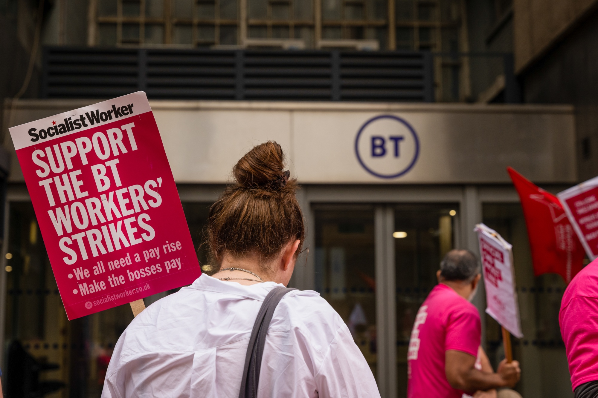 bt-strikes-escalate-to-include-999-emergency-call-handlers-bloomberg