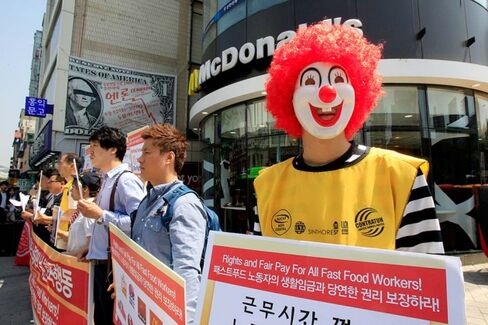 Scenes From the Fast-Food Worker Protests Spreading Overseas