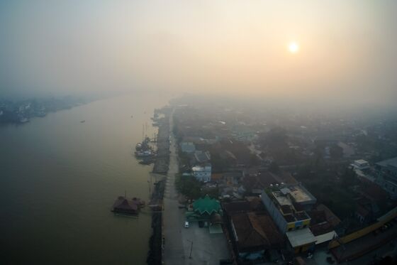 Haze Threat Looms Over Singapore as Indonesia Forest Fires Rage