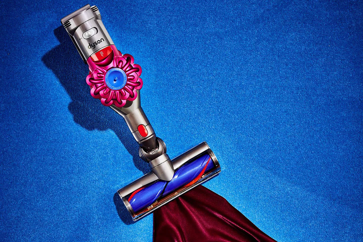 Dyson V7 Trigger Review Smallest Lightest Cordless Vacuum Cleaner Bloomberg