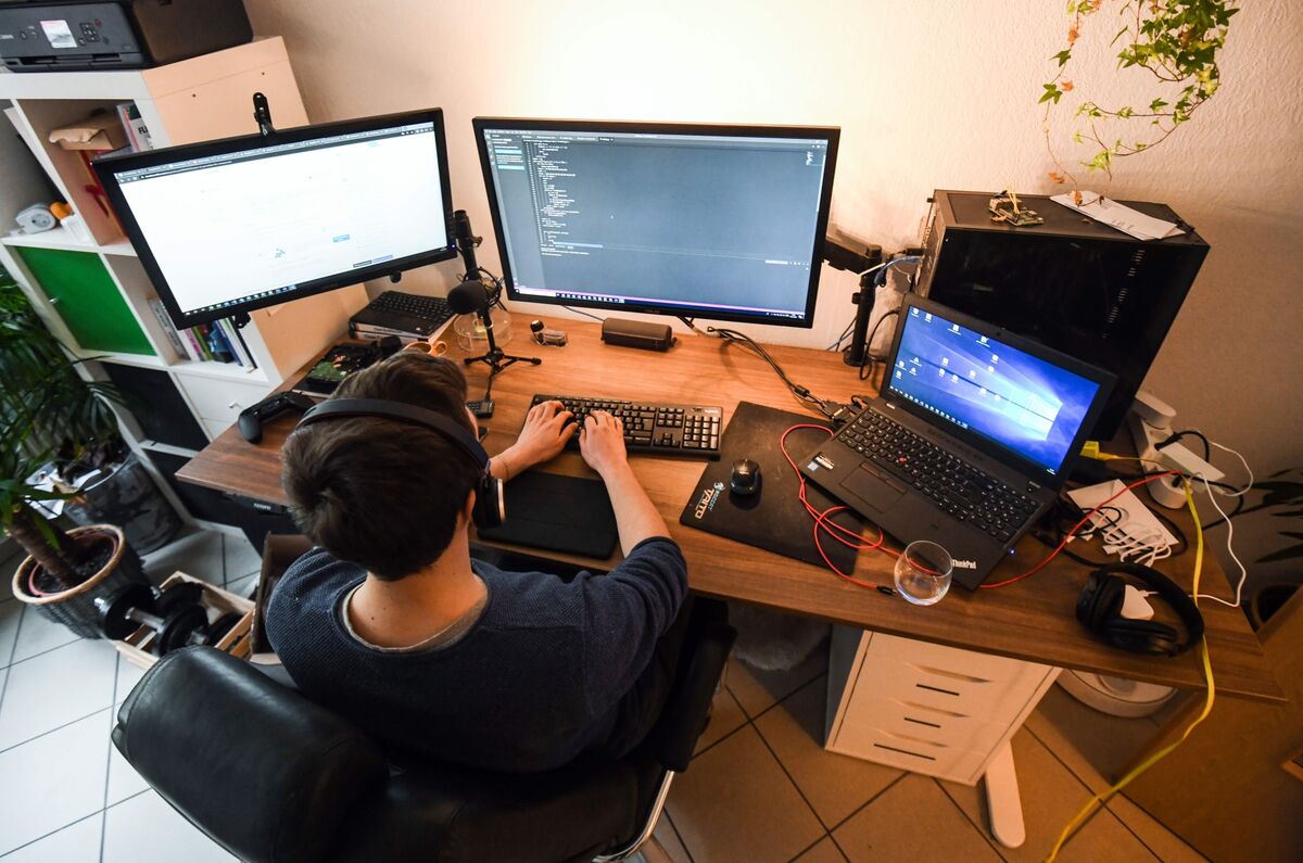 ‘AI-Native’ Startups Take Pride in Keeping Headcount Low