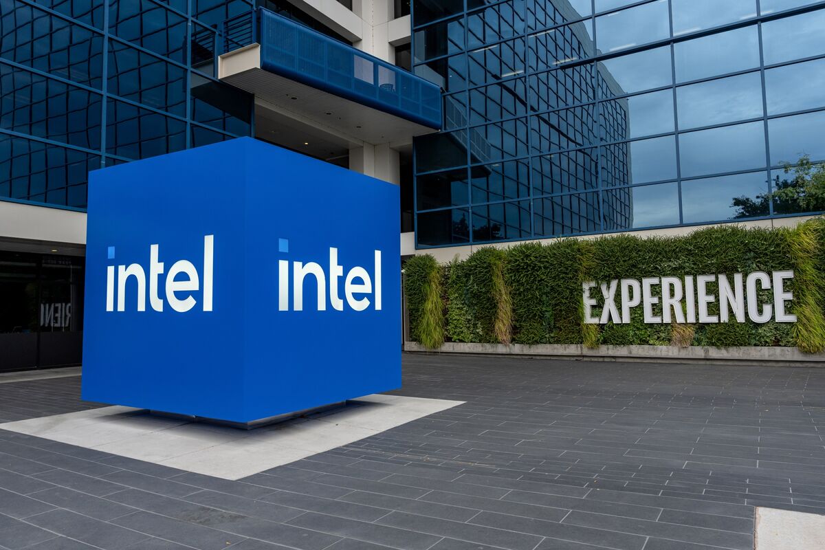 Intel Recruits Samsung Executive Shawn Han to Bolster Foundry Business Customer Acquisition