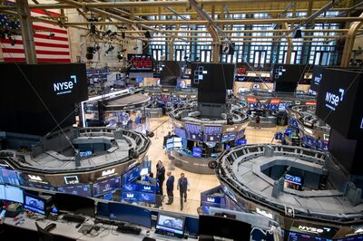 US Stocks Slump As Trump’s Threat To Fire Powell Adds Pressure