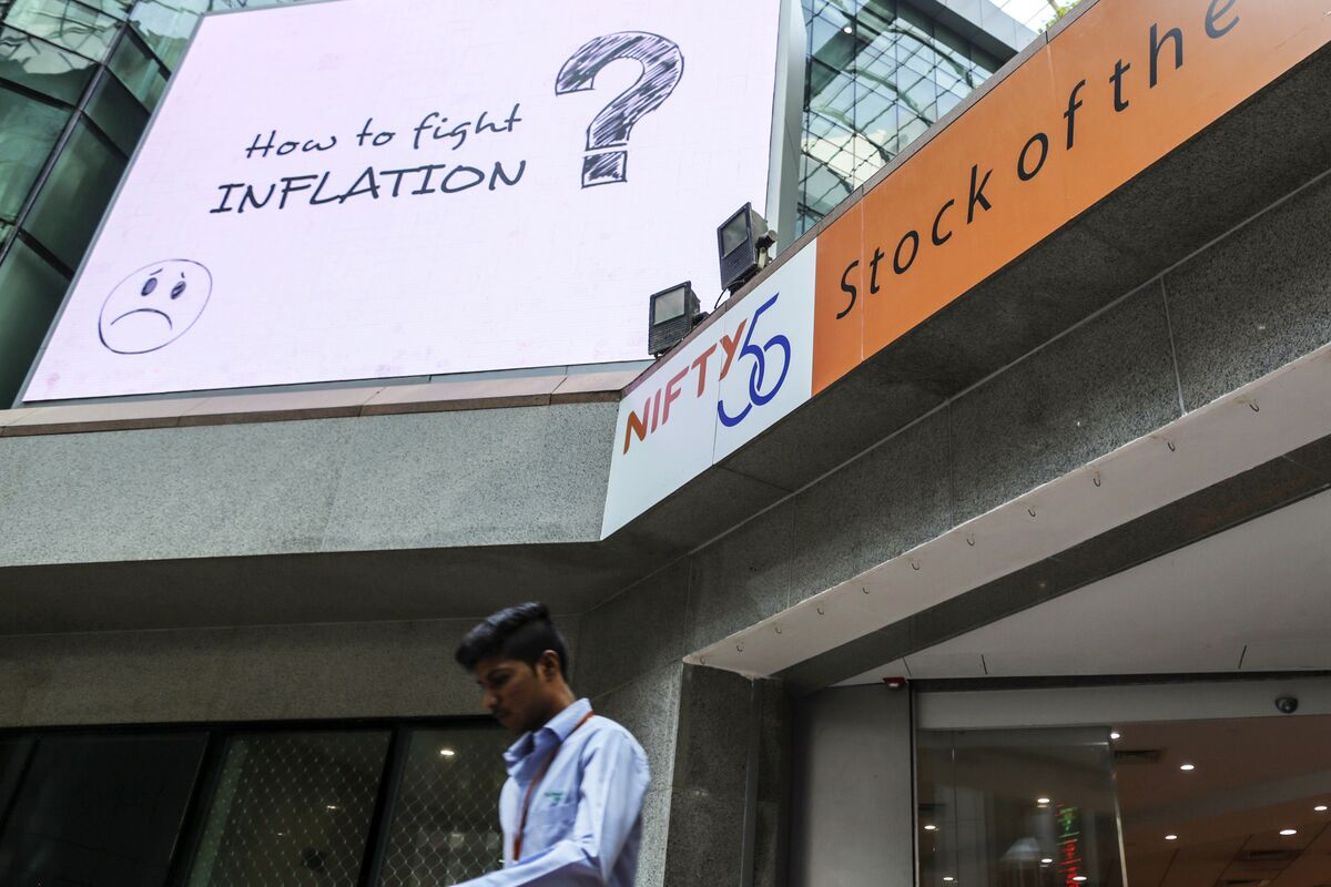 India’s Unloved Heavyweight Stocks May Be Poised for a Rebound