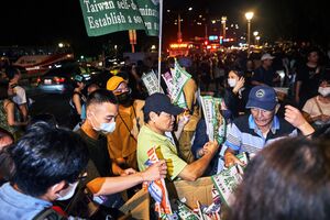 Taiwan Protesters Gather as Bill Aimed at President Moves Ahead
