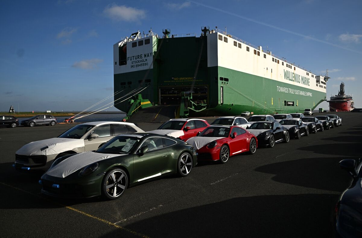 Trump Says US to Raise Tariff Rate on EU Cars, Trucks to 25%