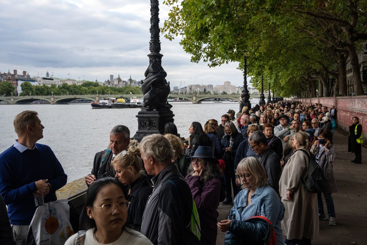Queue Live Tracker Queen’s LieinState Waiting Line Paused at Least